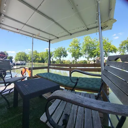 Logement Entier Sur Bateau Montech Exterior photo
