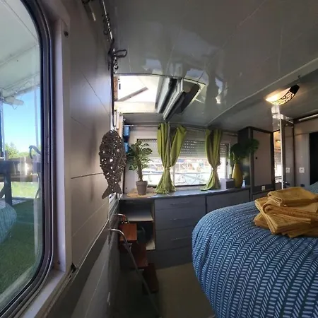 Logement Entier Sur Bateau Montech Exterior photo