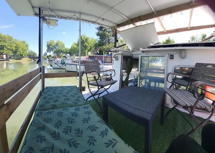 Logement Entier Sur Bateau