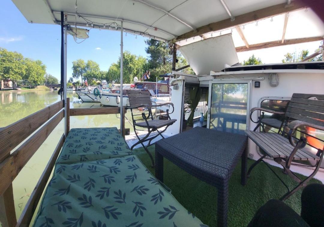 Entier Sur Bateau Botel
